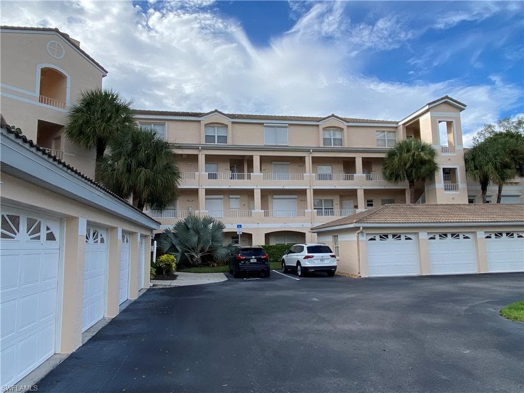 992 Woodshire LN D106 NAPLES, FL 34105