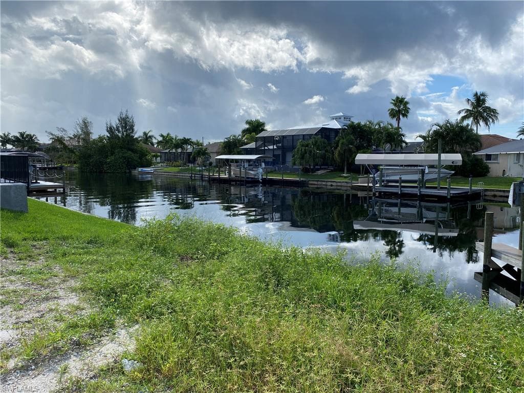 2932 SW 39th TER CAPE CORAL, FL 33914