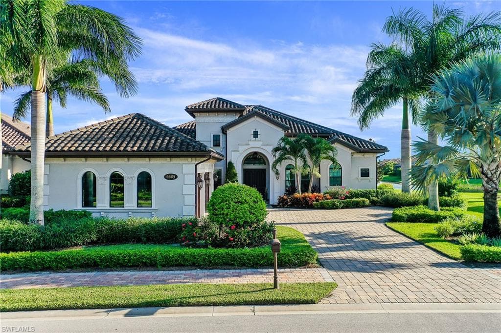 6685 Costa CIR NAPLES, FL 34113