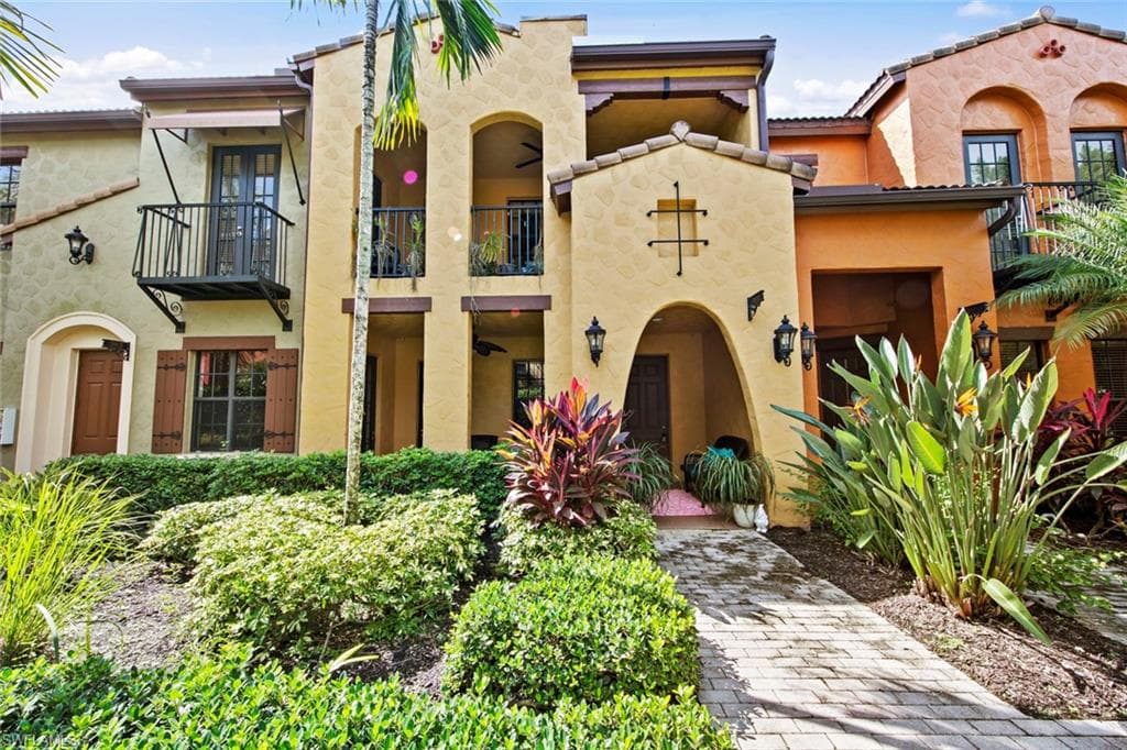 8949 MALIBU LN 304 NAPLES, FL 34113