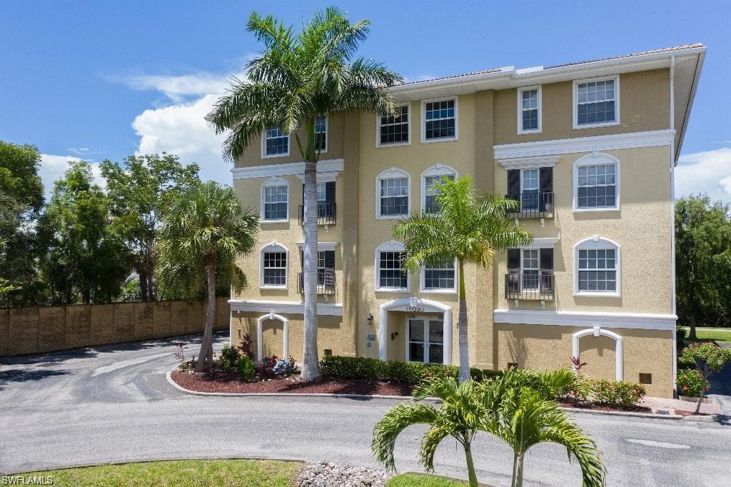 10090 Lake Cove DR 302 FORT MYERS, FL 33908
