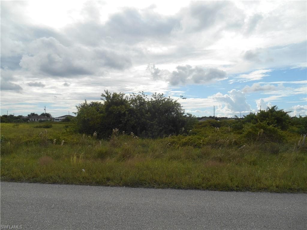 414 Piper AVE LEHIGH ACRES, FL 33974