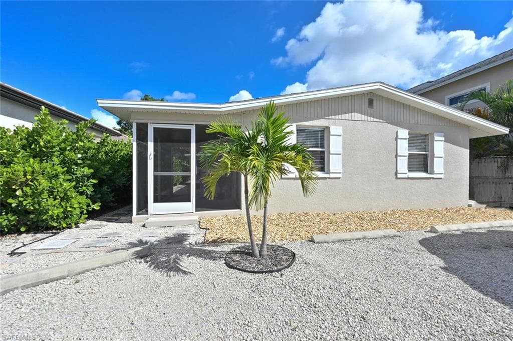 807 106th AVE N NAPLES, FL 34108