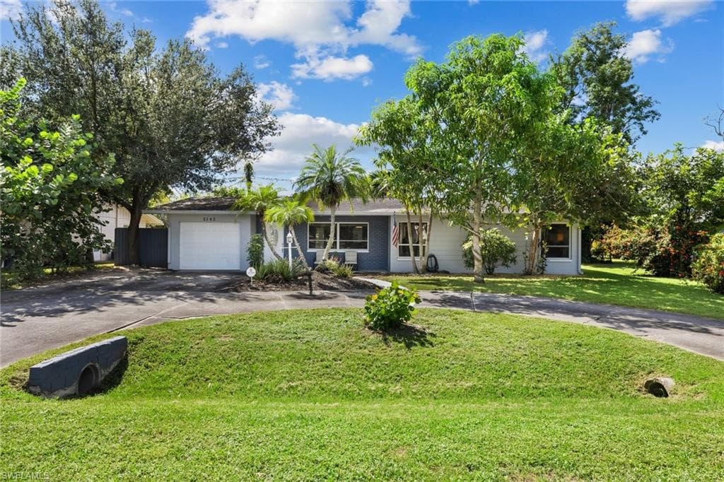 2142 Crystal DR FORT MYERS, FL 33907