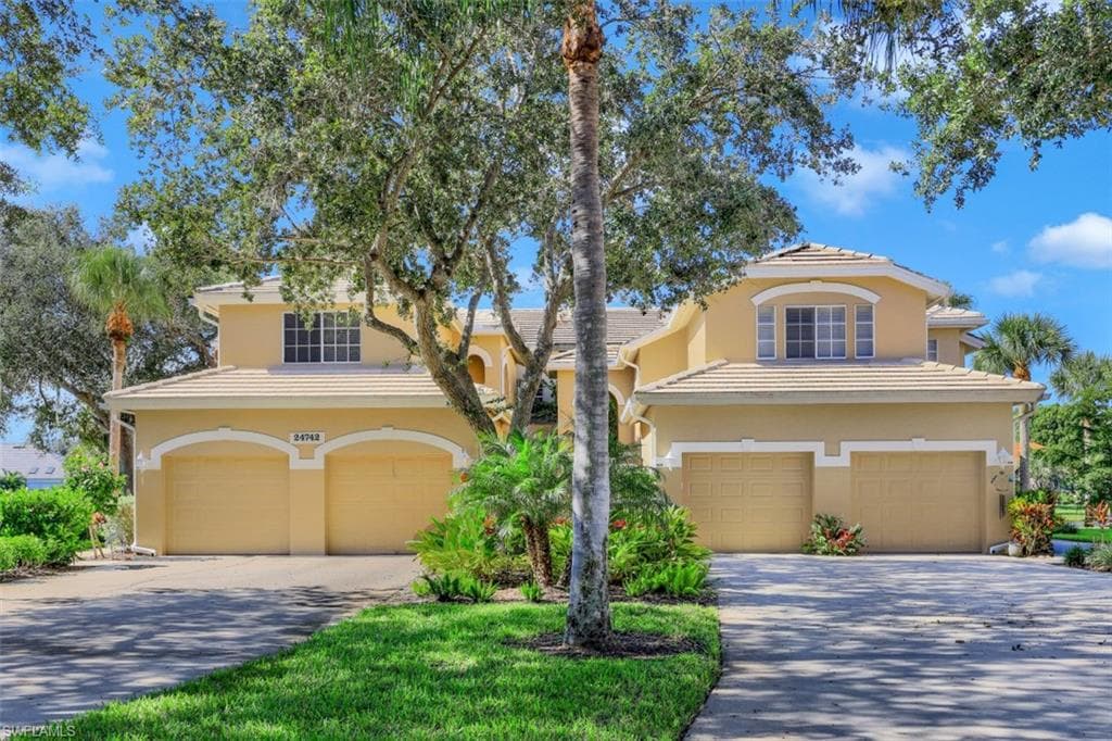24742 Lakemont Cove LN 101 BONITA SPRINGS, FL 34134