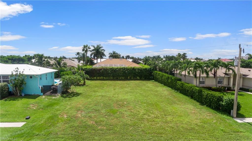 1521 Honeysuckle AVE MARCO ISLAND, FL 34145