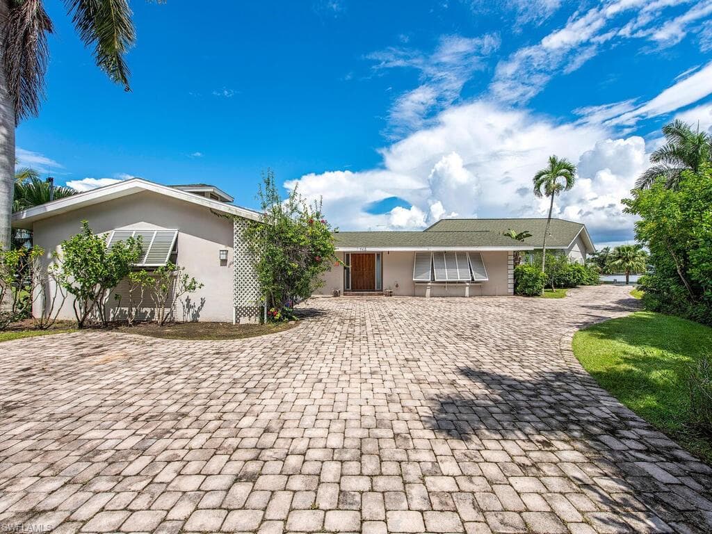 745 16th AVE S NAPLES, FL 34102