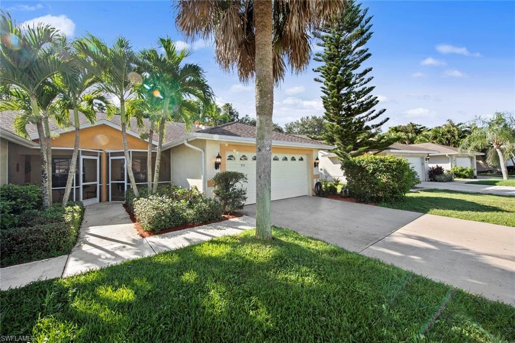 572 Saint Andrews BLVD 24.1 NAPLES, FL 34113