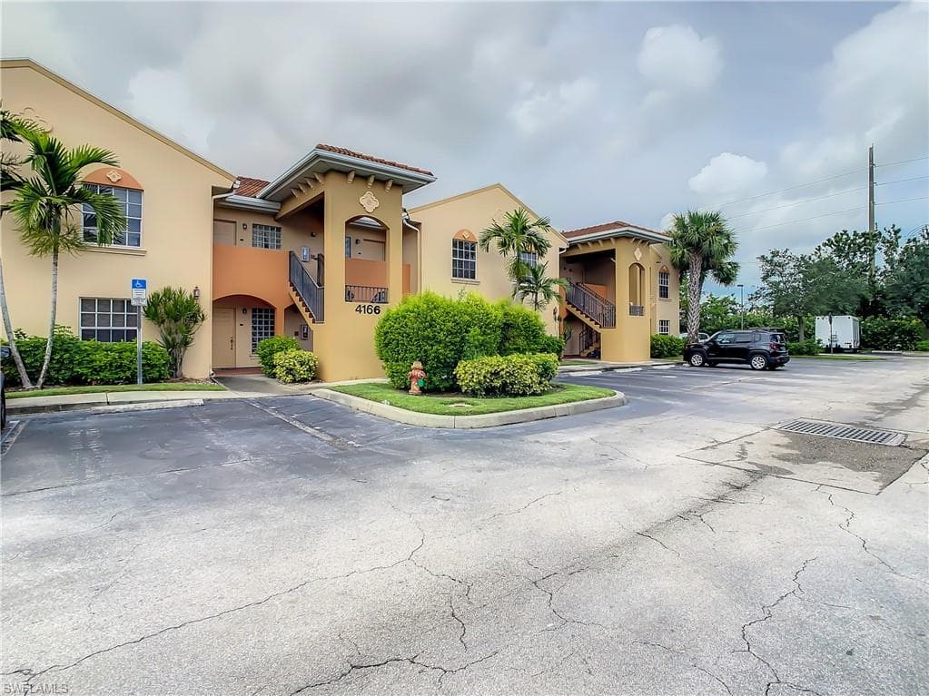 4166 CASTILLA CIR 104 FORT MYERS, FL 33916