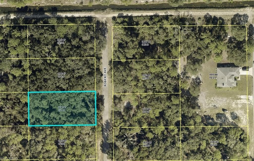 1917 Robert AVE LEHIGH ACRES, FL 33972
