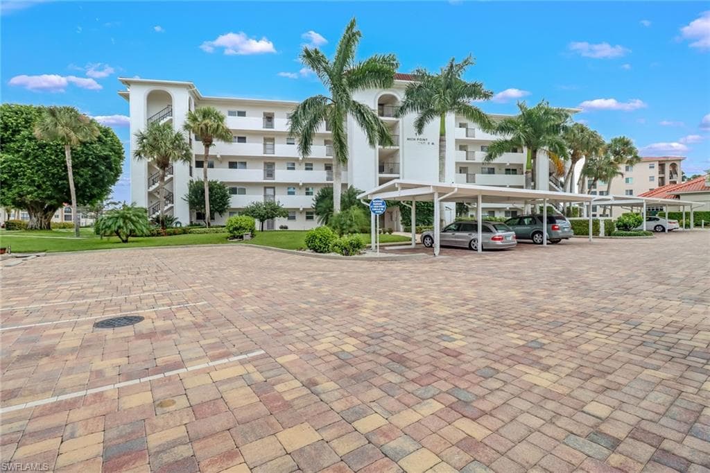 1 High Point CIR W 104 NAPLES, FL 34103
