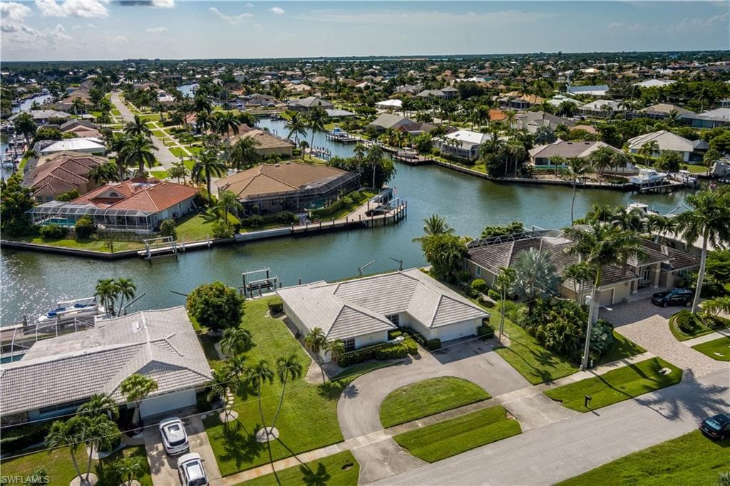 1749 Wavecrest CT MARCO ISLAND, FL 34145