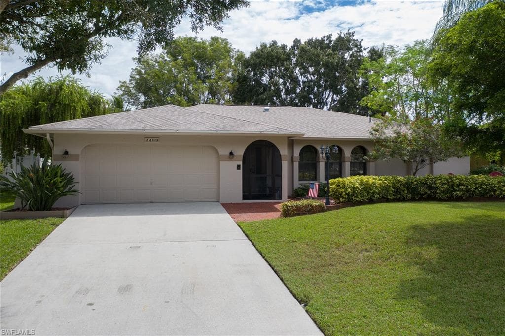 2209 SW 15th AVE CAPE CORAL, FL 33991