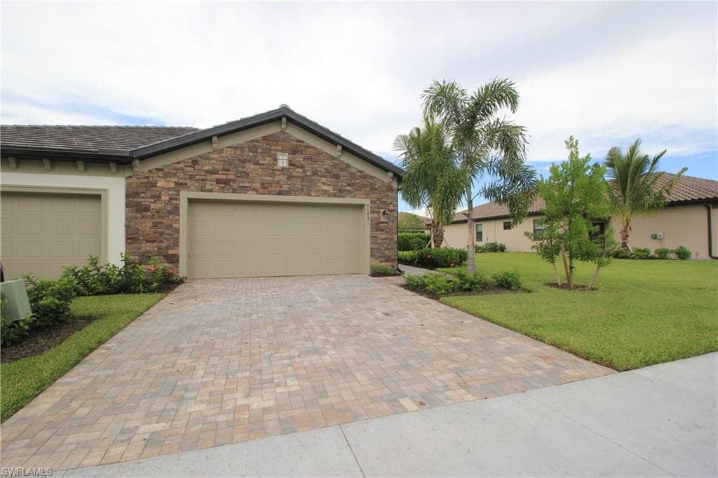 9193 Glenforest DR NAPLES, FL 34120