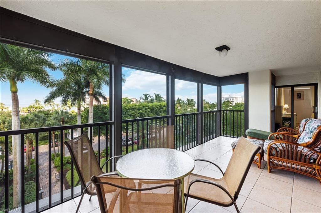 2400 Gulf Shore BLVD N 403 NAPLES, FL 34103
