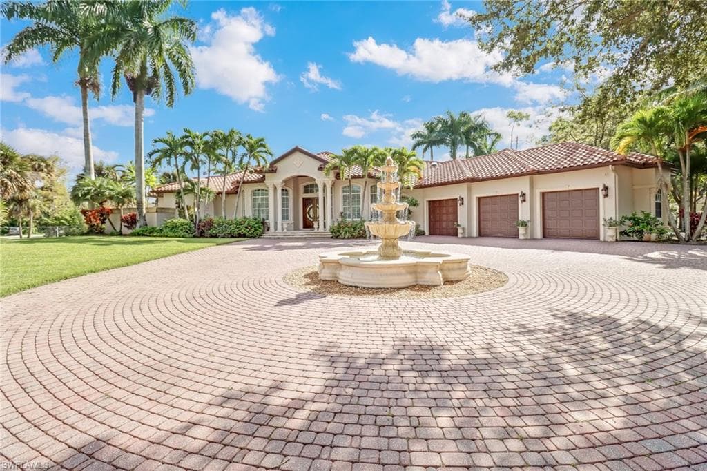 1896 Oakes BLVD NAPLES, FL 34119