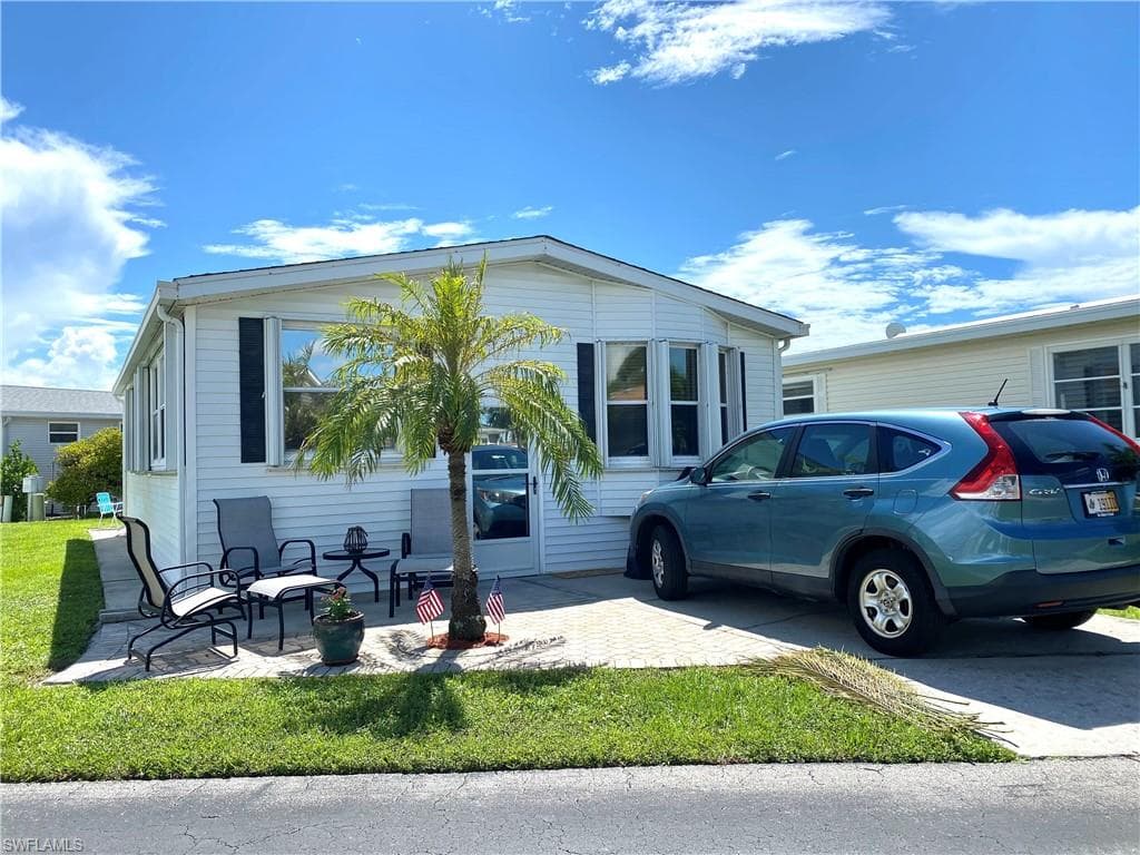 4751 Split Log LN W ESTERO, FL 33928