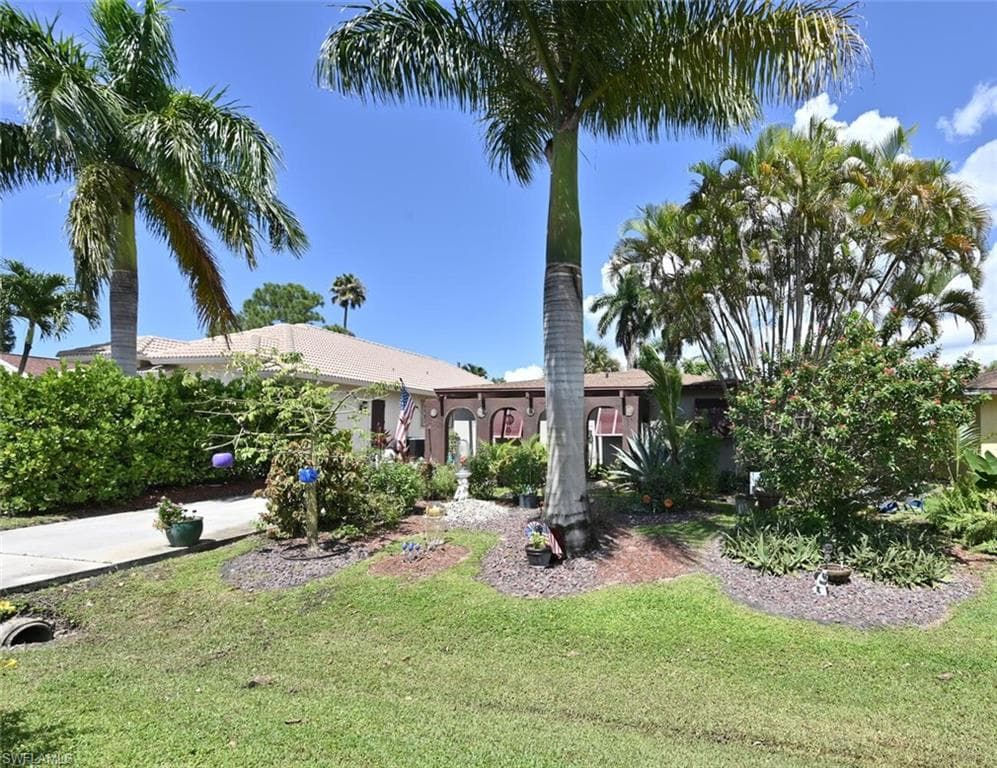 667 92nd AVE N NAPLES, FL 34108