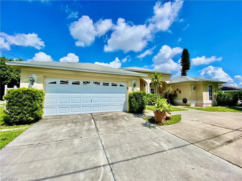 101 SE 42nd TER CAPE CORAL, FL 33904