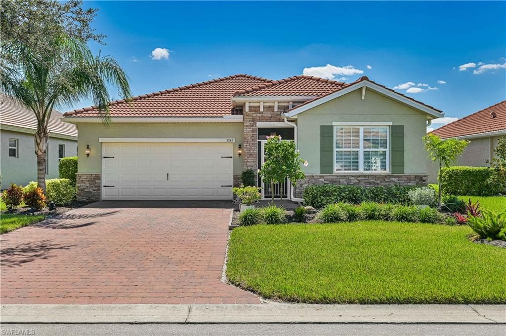 3349 Apple Blossom DR ALVA, FL 33920