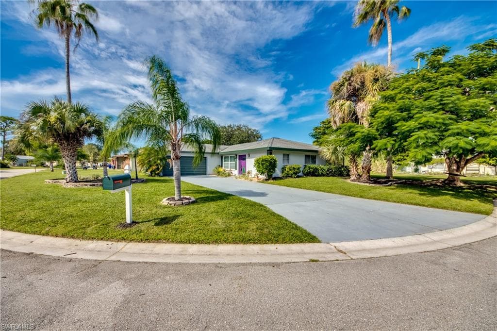 1395 Sourwood CT NORTH FORT MYERS, FL 33917