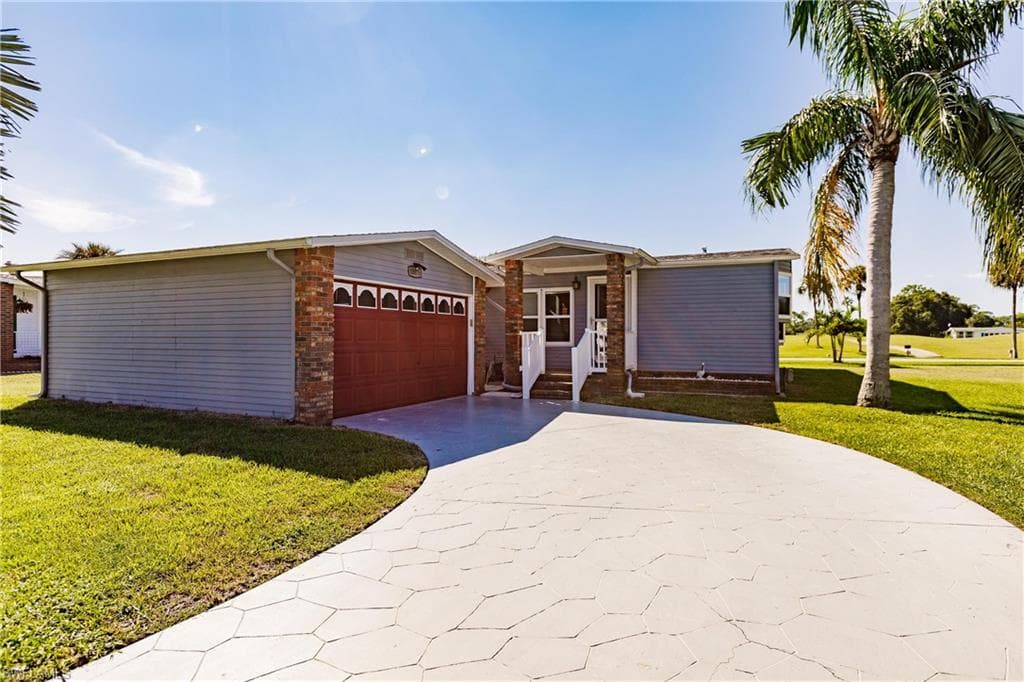 10075 Broken Woods CT NORTH FORT MYERS, FL 33903