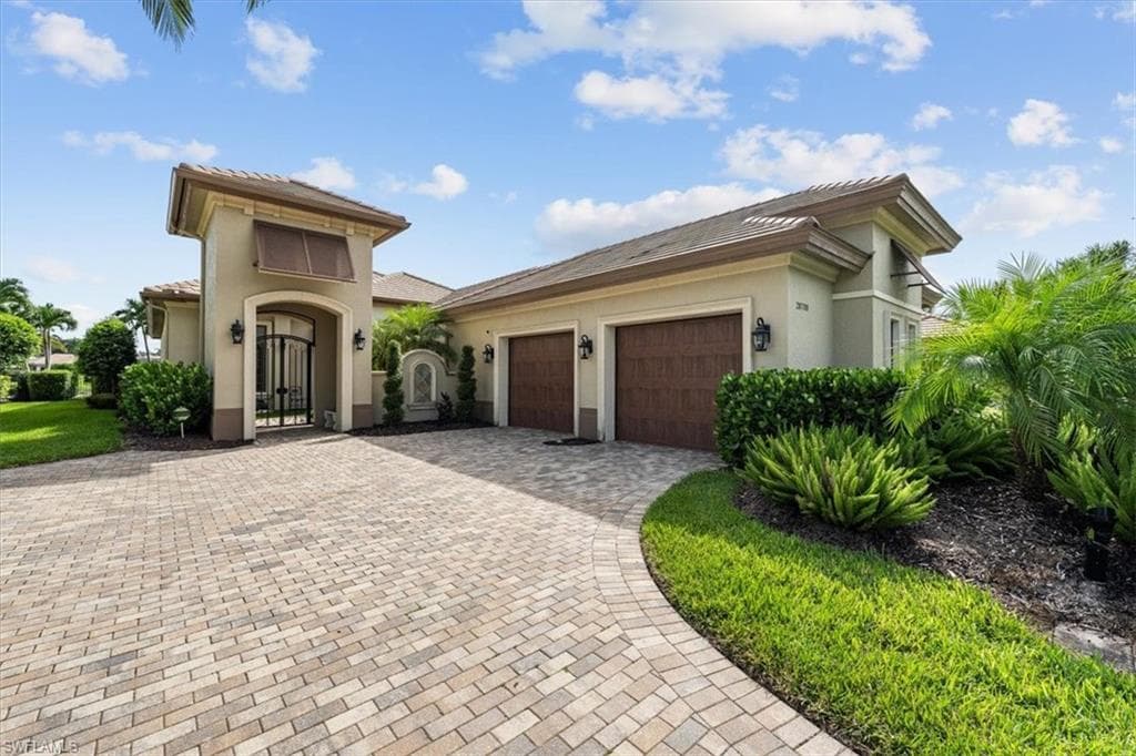 28700 La Caille DR NAPLES, FL 34119