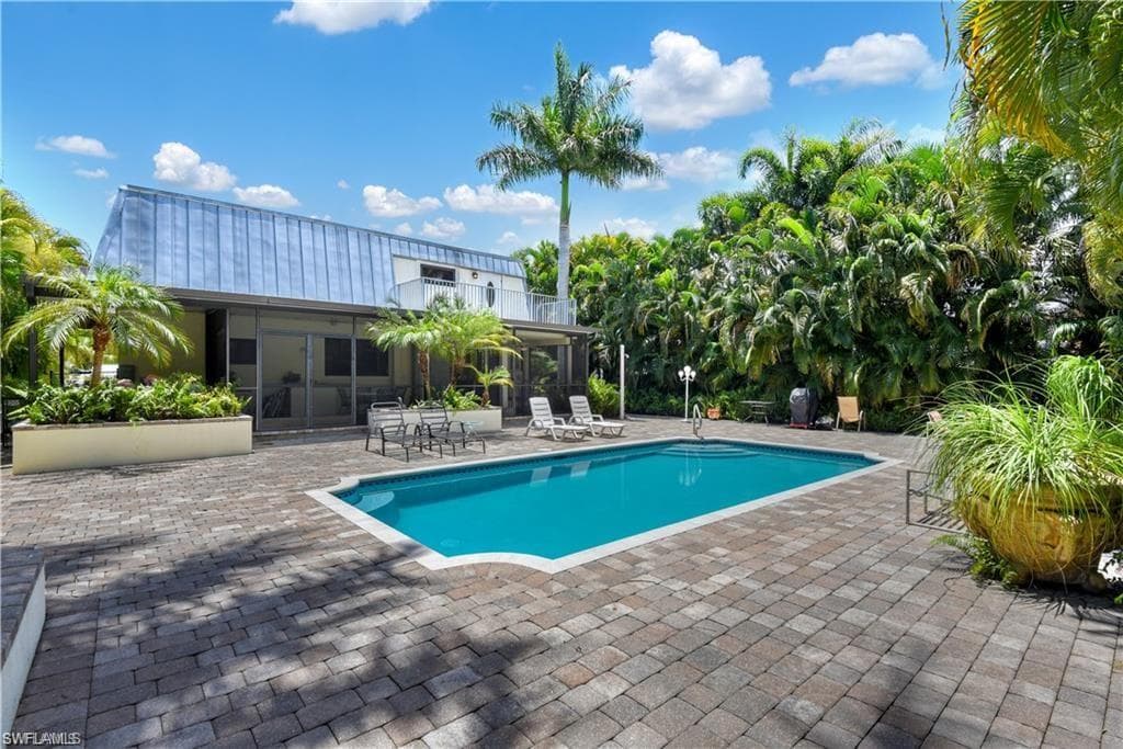 1147 Rainbow DR NAPLES, FL 34104