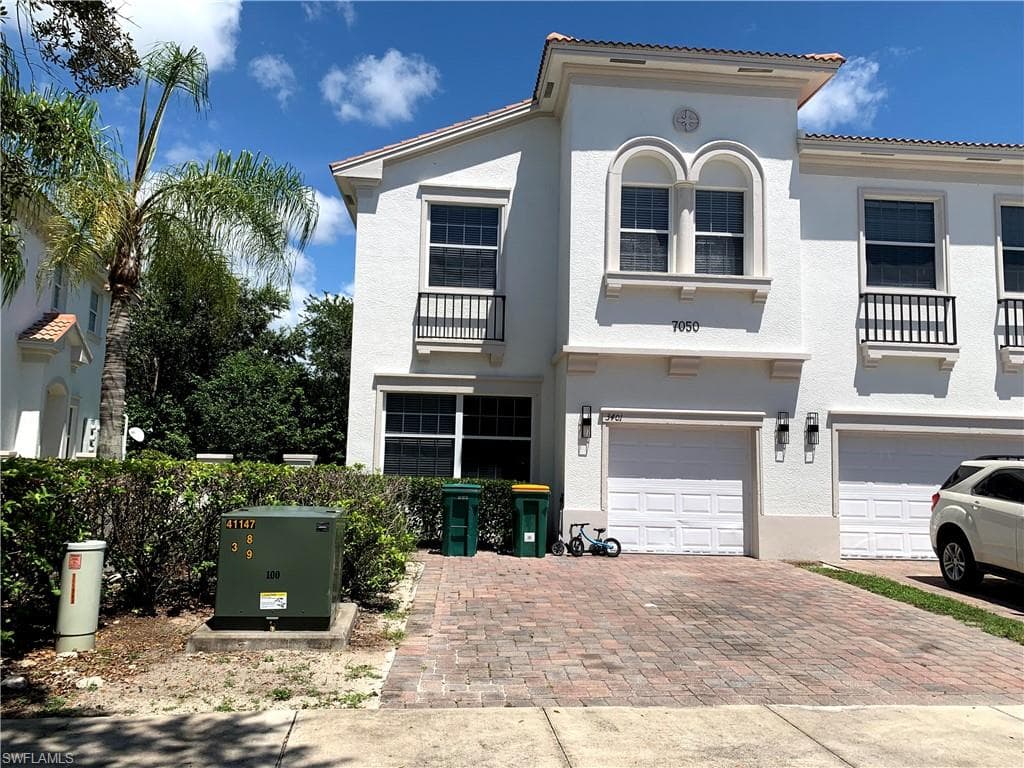 7050 Ambrosia LN 3401 NAPLES, FL 34119
