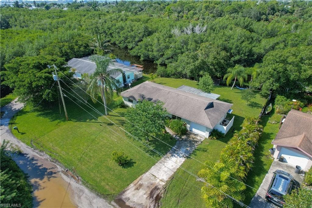 127 Dow LN NORTH FORT MYERS, FL 33917