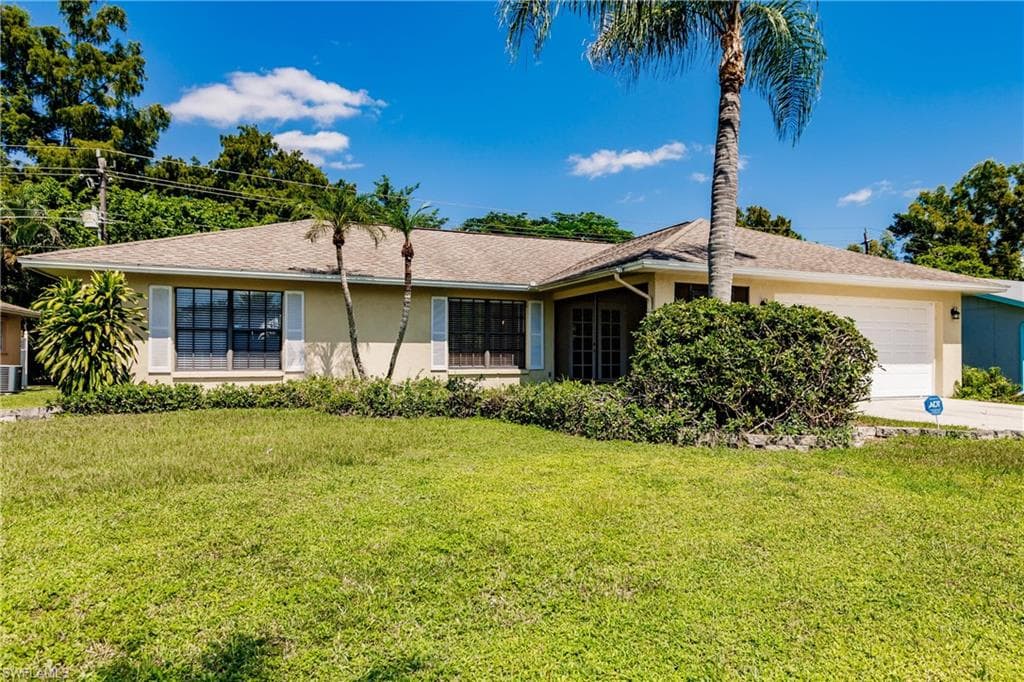 4523 Robin AVE NAPLES, FL 34104