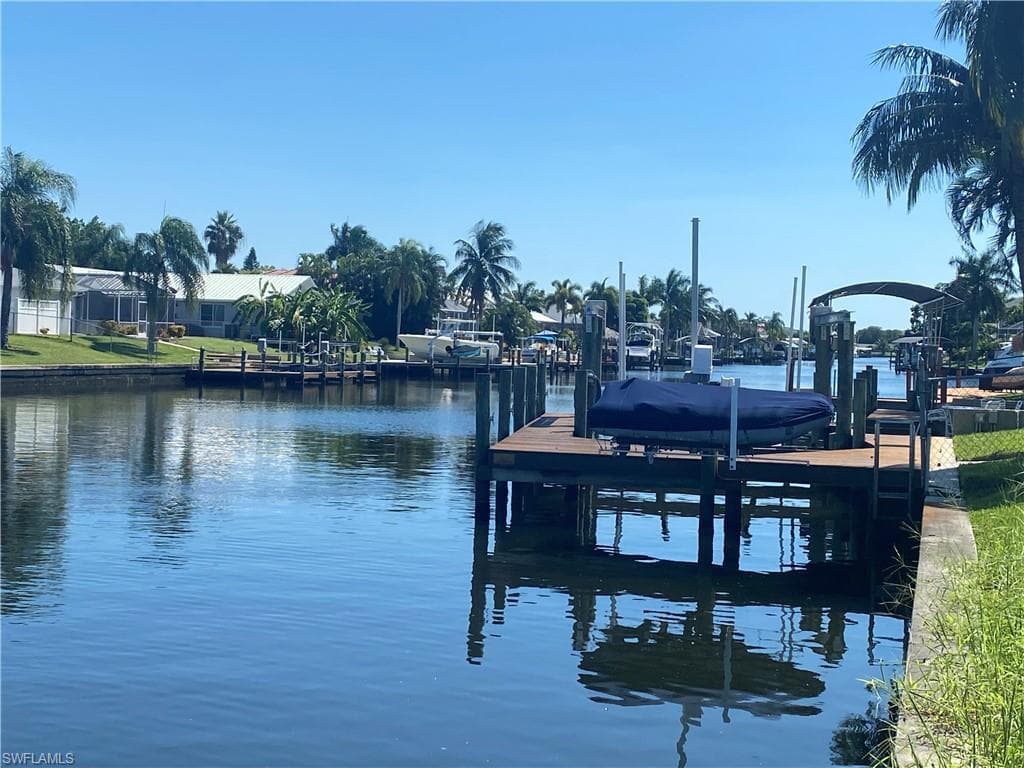1205 SE 20th CT CAPE CORAL, FL 33990