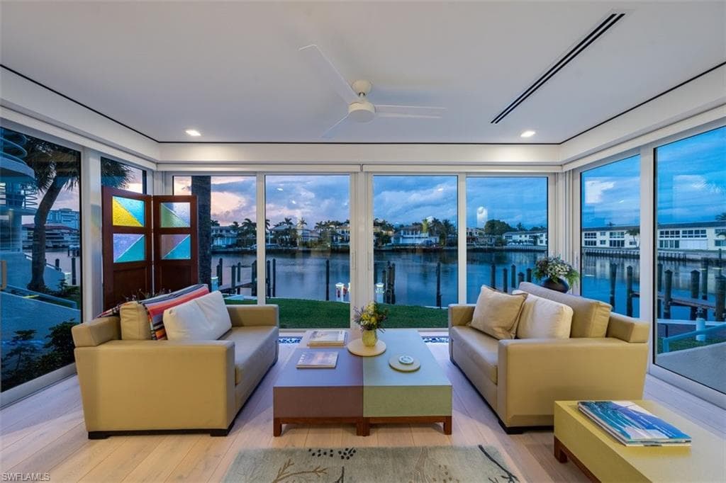 255 Park Shore DR 3-310 NAPLES, FL 34103