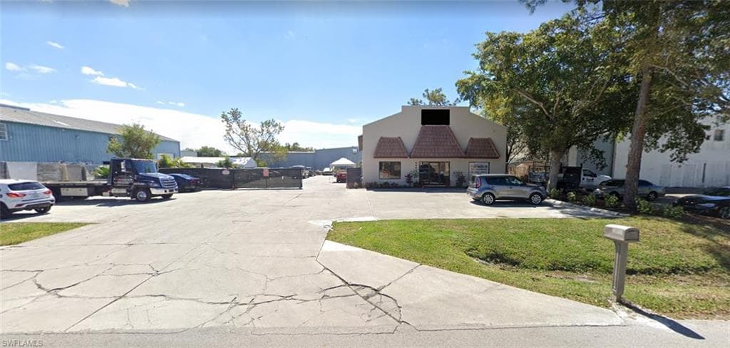 4442 Arnold AVE NAPLES, FL 34104