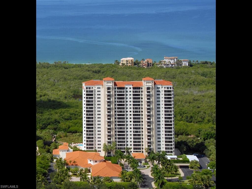 7425 Pelican Bay BLVD 2006 NAPLES, FL 34108