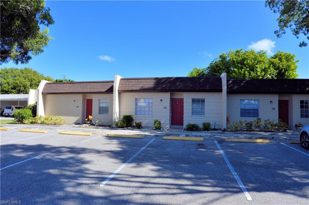6300 S Pointe BLVD 102 FORT MYERS, FL 33919