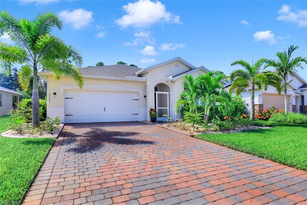 3121 Amadora CIR CAPE CORAL, FL 33909