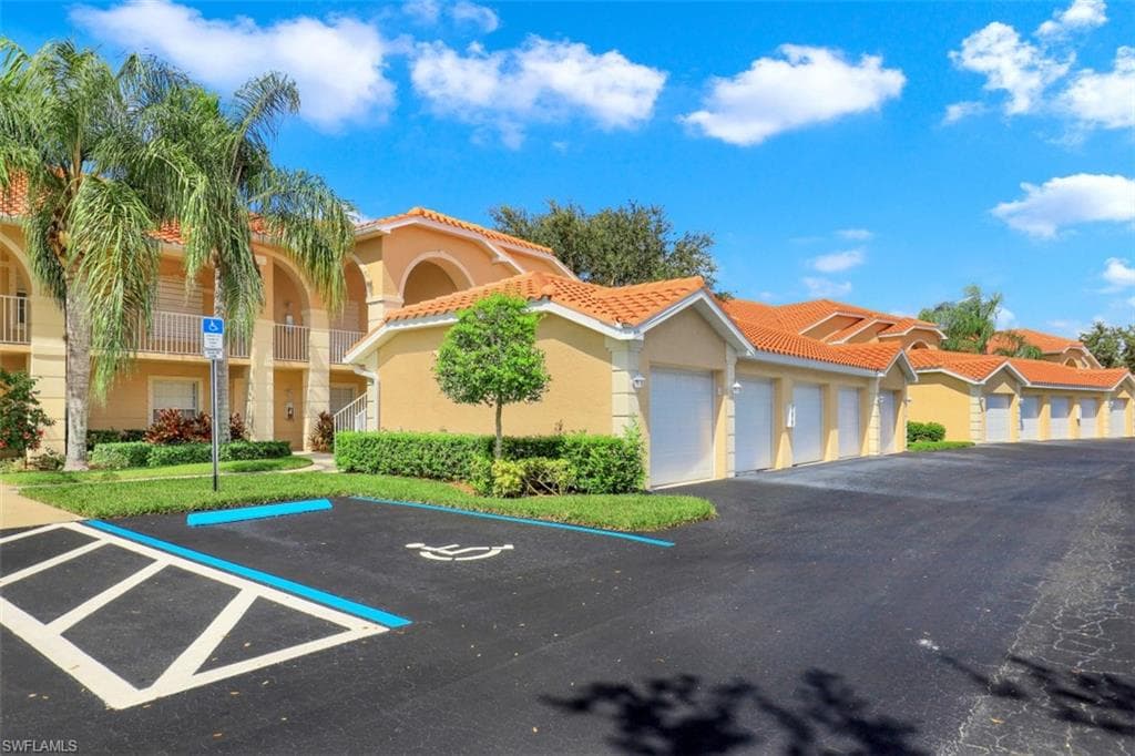 26760 Rosewood Pointe LN 105 BONITA SPRINGS, FL 34135