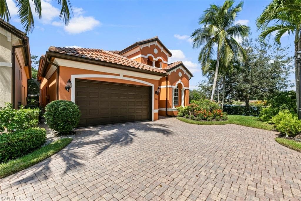 5725 Mango CIR 6 NAPLES, FL 34110
