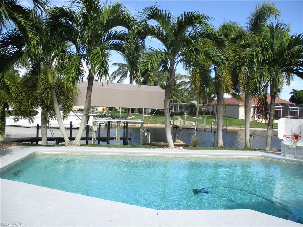 1629 SE 39th ST CAPE CORAL, FL 33904