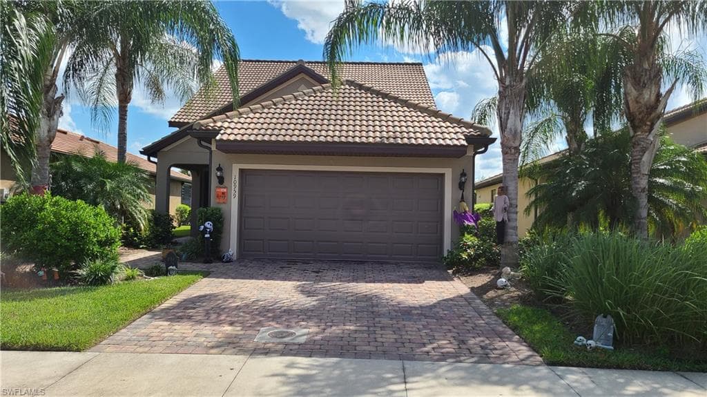 10959 Clarendon ST FORT MYERS, FL 33913