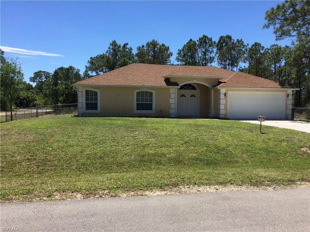 944 Berg ST E LEHIGH ACRES, FL 33974