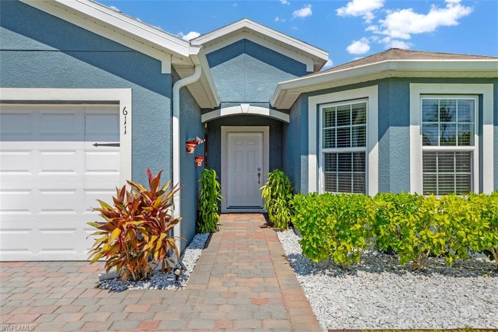 611 SE 31st ST CAPE CORAL, FL 33904