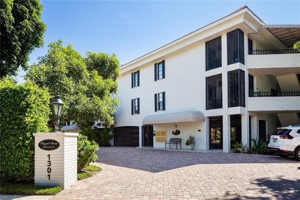 1301 7th ST S 205 NAPLES, FL 34102