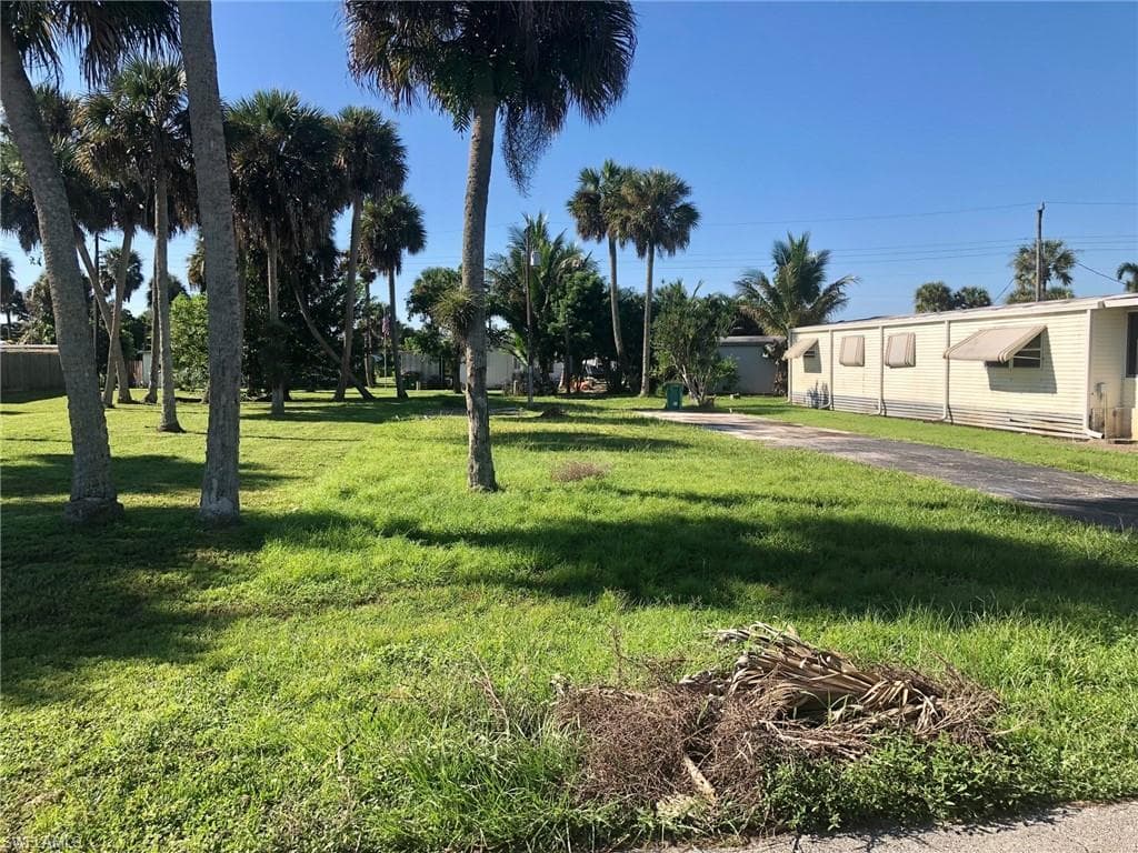 6 Henderson DR NAPLES, FL 34114