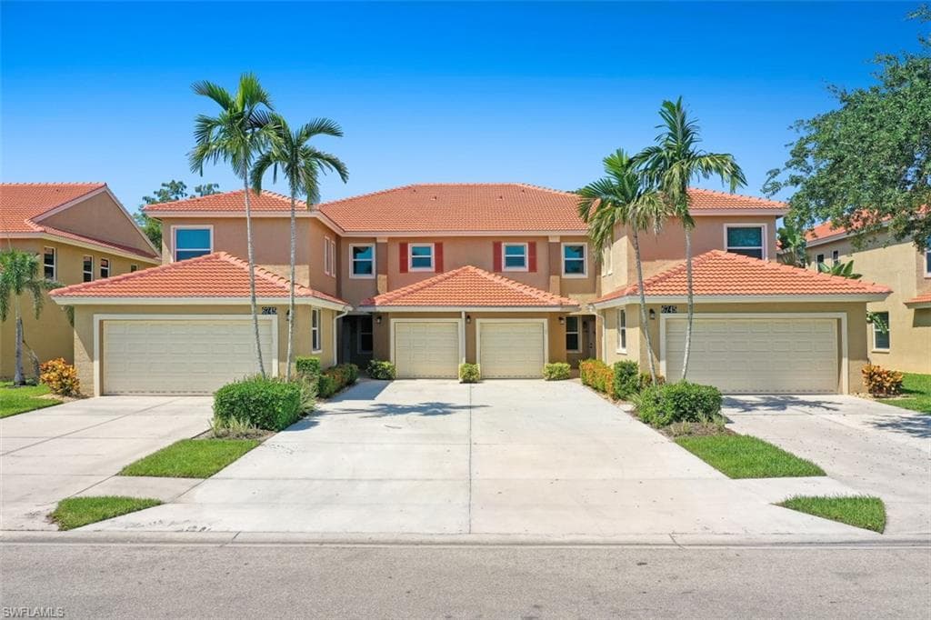 6745 Huntington Lakes CIR 101 NAPLES, FL 34119