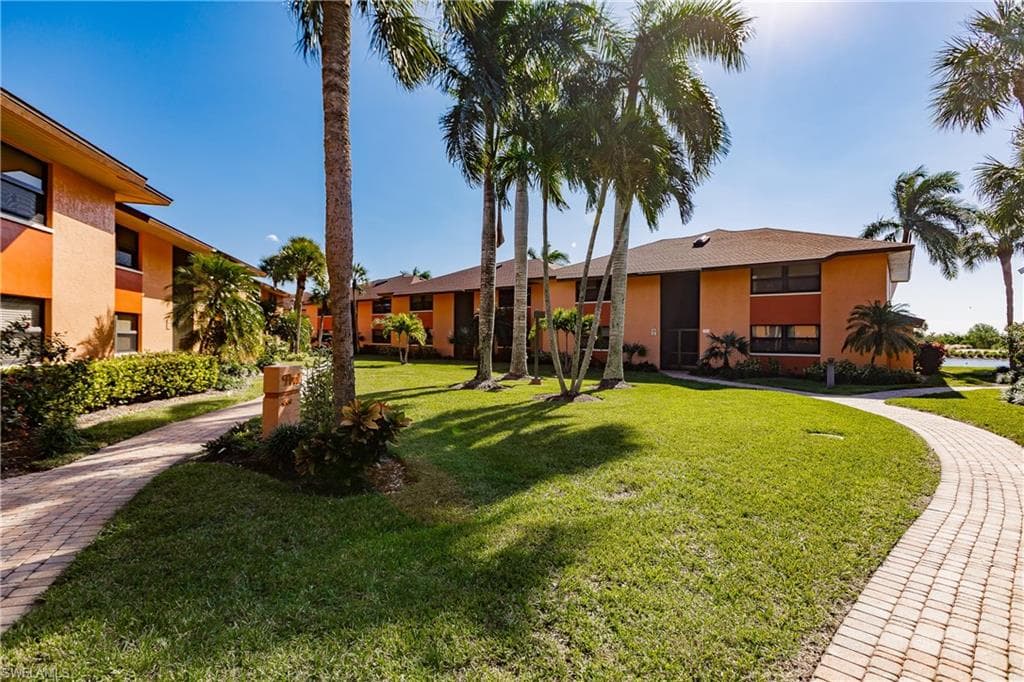 1532 Mainsail DR 11 NAPLES, FL 34114
