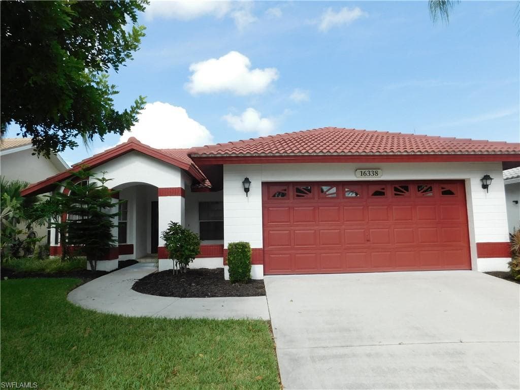 16338 Kelly Woods DR FORT MYERS, FL 33908