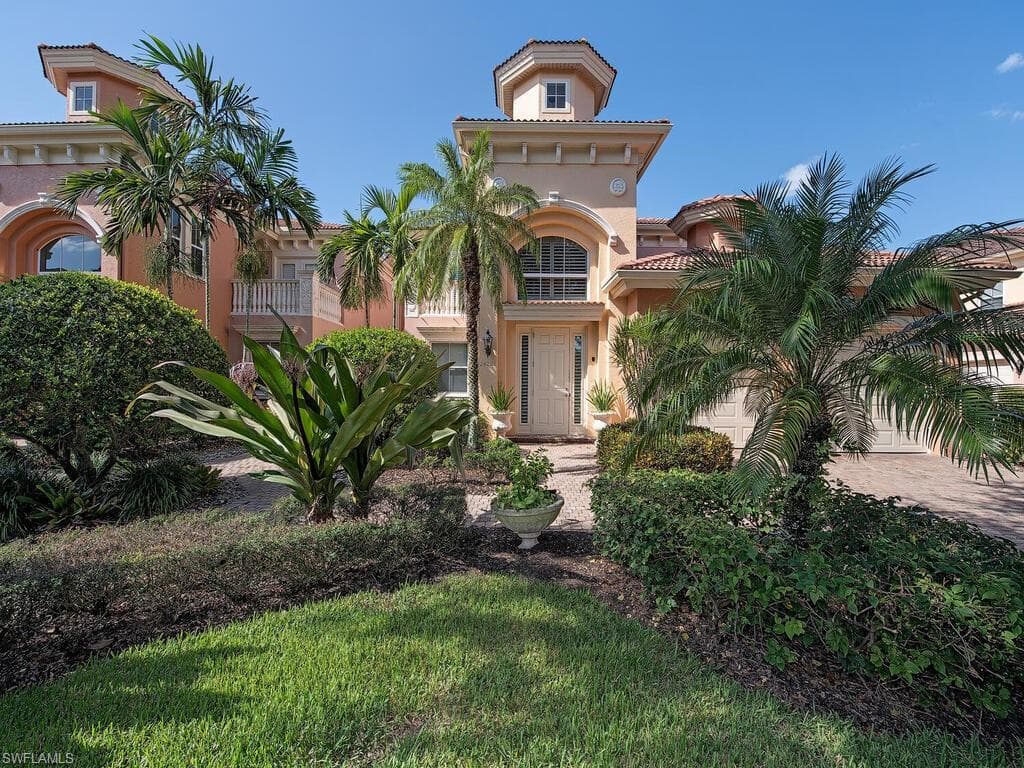 583 Avellino Isles CIR 202 NAPLES, FL 34119