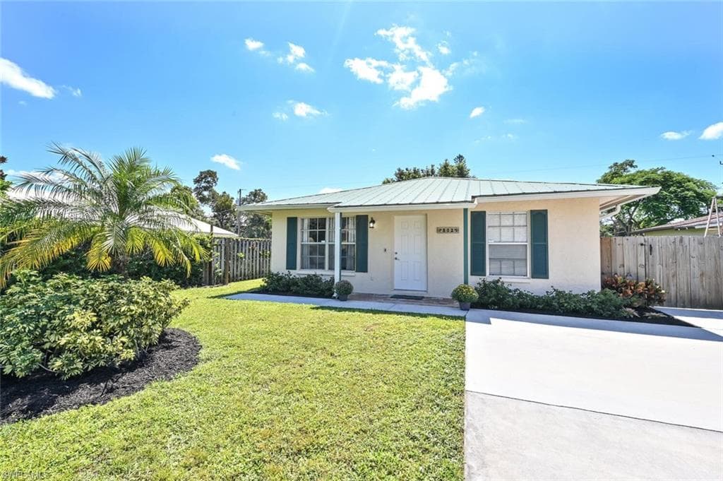 862 99th AVE N NAPLES, FL 34108